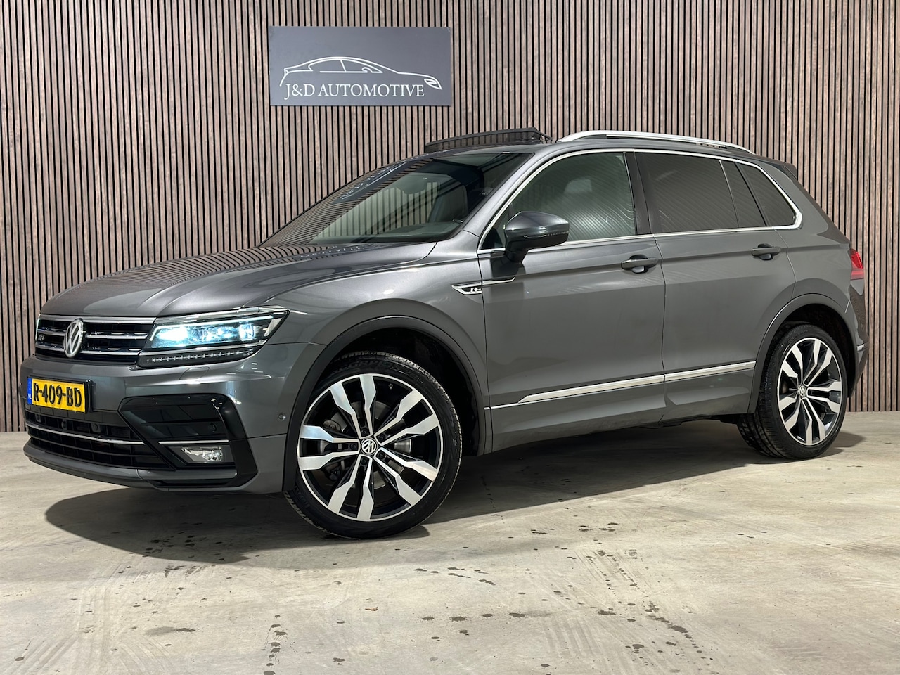 Volkswagen Tiguan - 2.0 TDI R-Line 2020 DSG PANO LED VIRTUAL - AutoWereld.nl