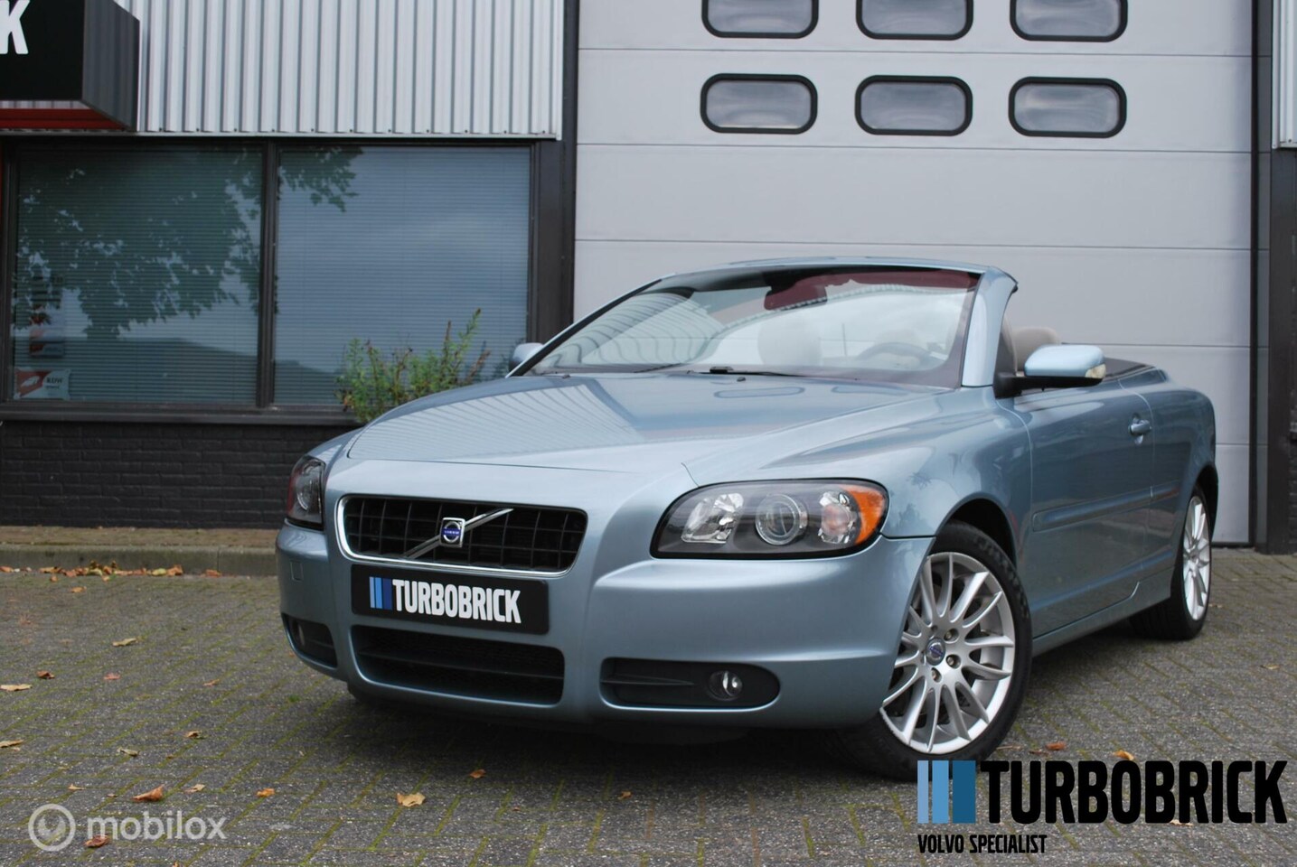 Volvo C70 Convertible - 2.4i Momentum | Dealer onderhouden | YOUNGTIMER| Cruise | Climate | H-Perf. Audio - AutoWereld.nl