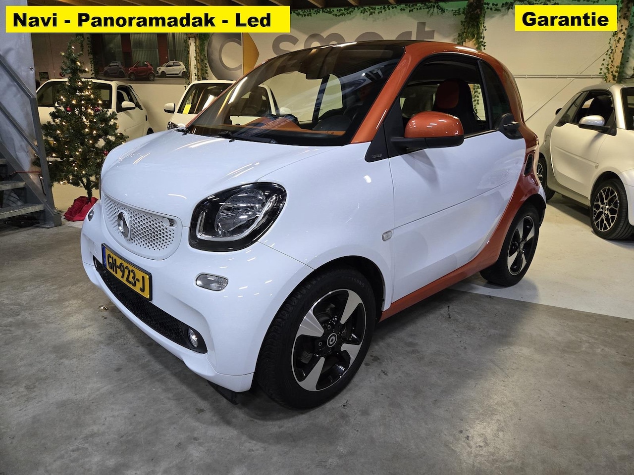 Smart Fortwo - Panoramadak, grootbeeld scherm met navigatie, zeer nette Smart met garantie - AutoWereld.nl