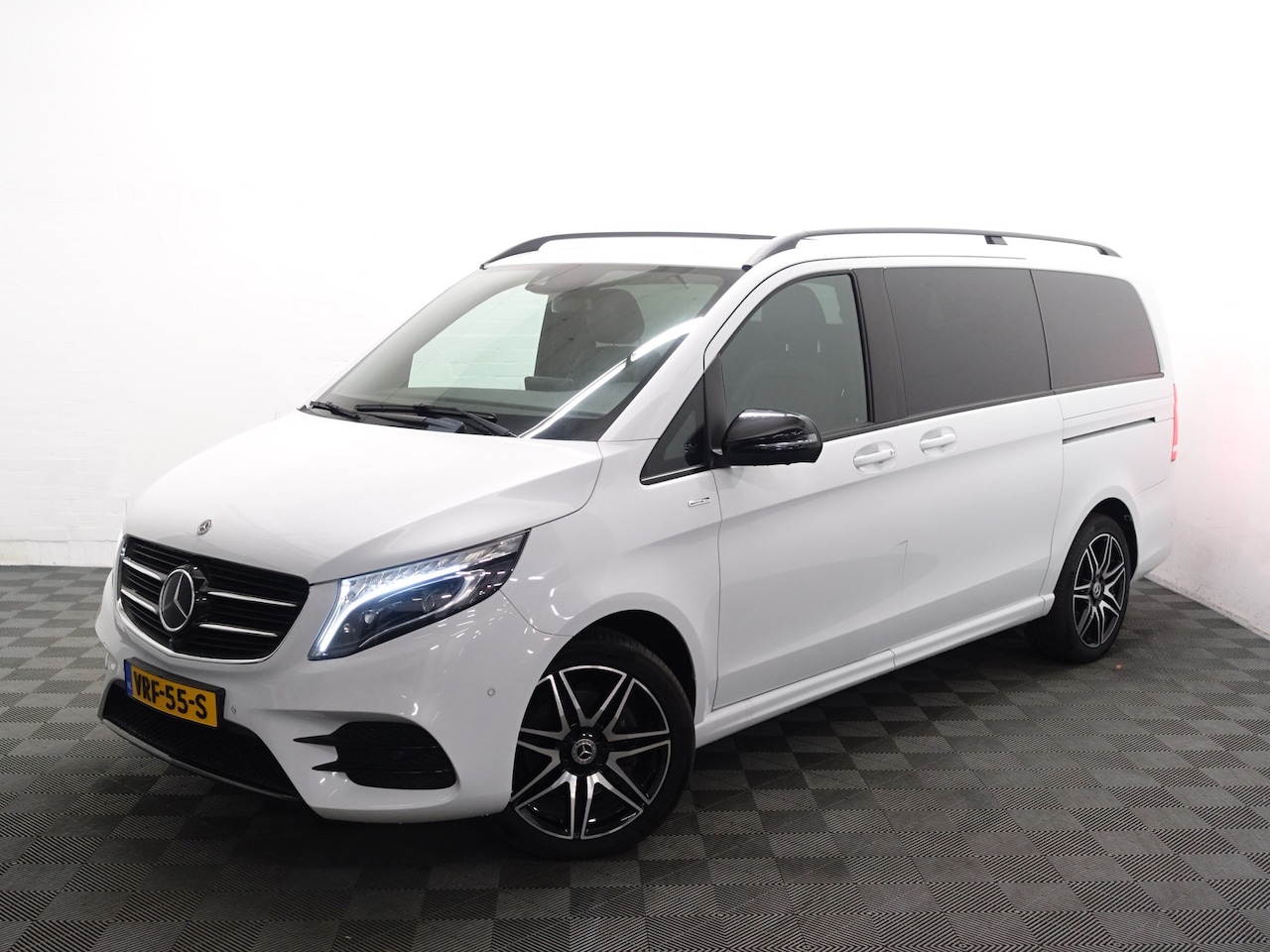 Mercedes-Benz V-klasse - 250d 4 MATIC AMG Night Edition- Dubbele Cabine, 2x Elek Schuifdeur, Carbon, Burmester Audi - AutoWereld.nl