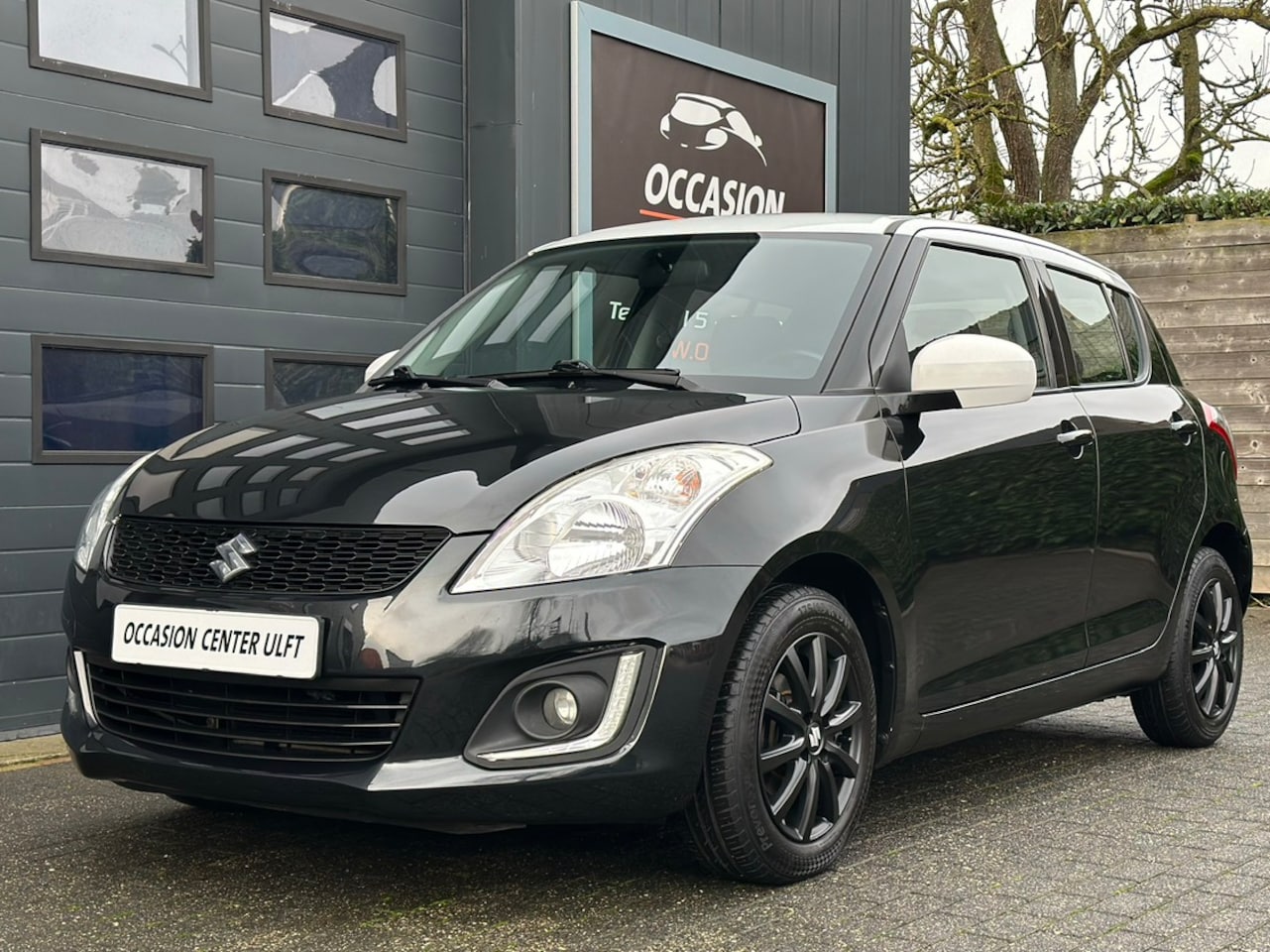 Suzuki Swift - 30 JAHRE EDITION / AIRCO / CRUISE CONTR / LED ..... - AutoWereld.nl