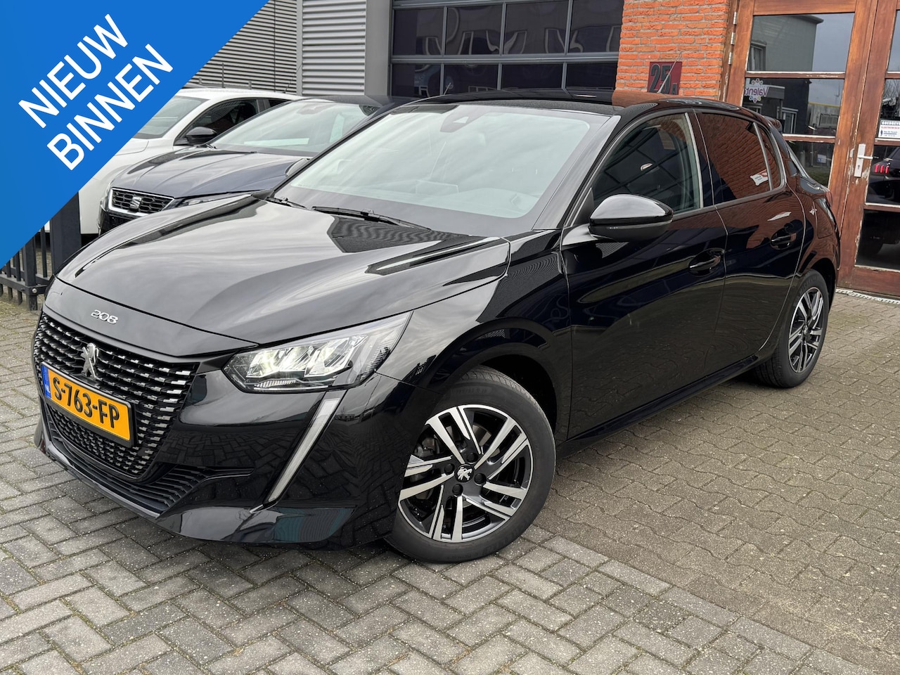 Peugeot 208 - 1.2 PureTech Allure Pack | Camera | 3D cockpit | Carplay | Lane Assist | - AutoWereld.nl