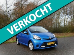 Toyota Aygo - 1.0 VVT-i Aspiration . AUTOMAAT . flipper op het stuur . Airco . Elec ramen . enz