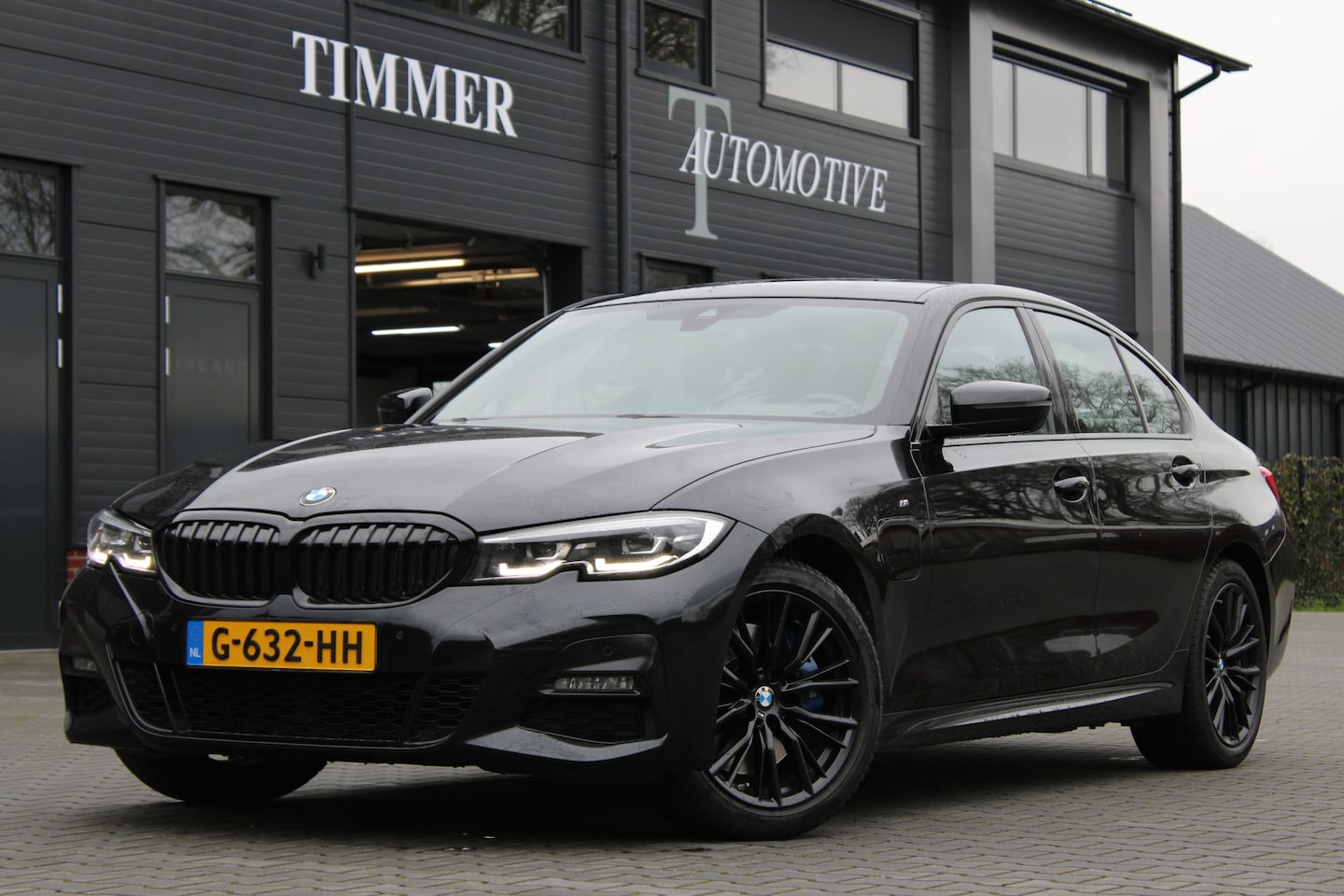 BMW 3-serie - 330e High Executive M-Sport Dealer onderhouden Nederlandse auto zwart-zwart - AutoWereld.nl