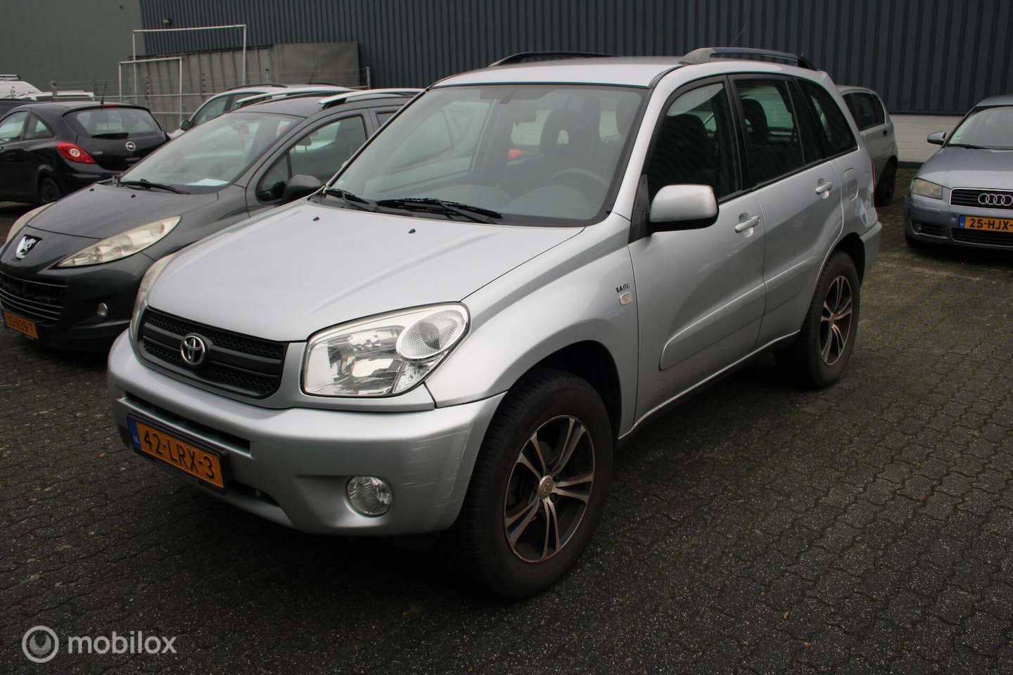 Toyota RAV4 - 1.8-16V VVT-i Terra 1.8-16V VVT-i Terra - AutoWereld.nl