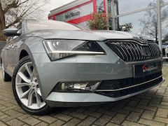 Skoda Superb Combi - 1.5 TSI 150PK AUT. * PANODAK/ LEDER/ CARPLAY/ TREKHAAK/ NAVIGATIE