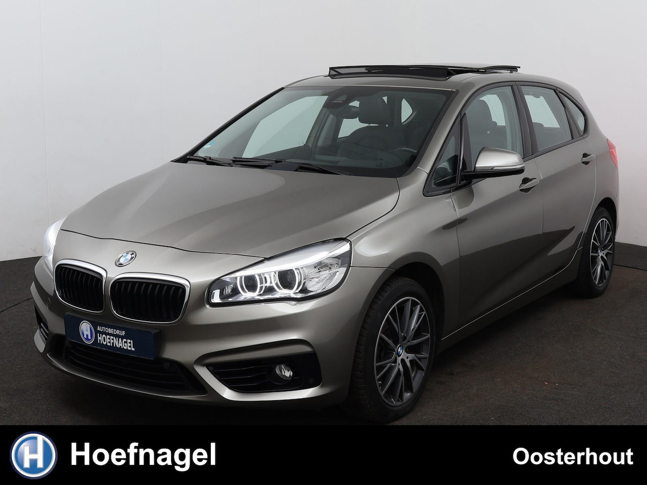 BMW 2-serie Active Tourer - 225i xDrive High Executive Automaat | Panoramadak | Navigatie | Parkeersensoren | Trekhaak - AutoWereld.nl