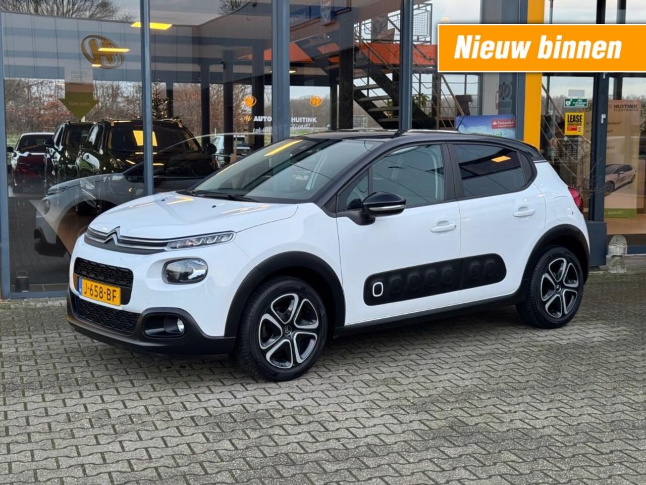 Citroën C3 - 1.2 PureTech Feel - navi - sensoren - trekhaak - AutoWereld.nl