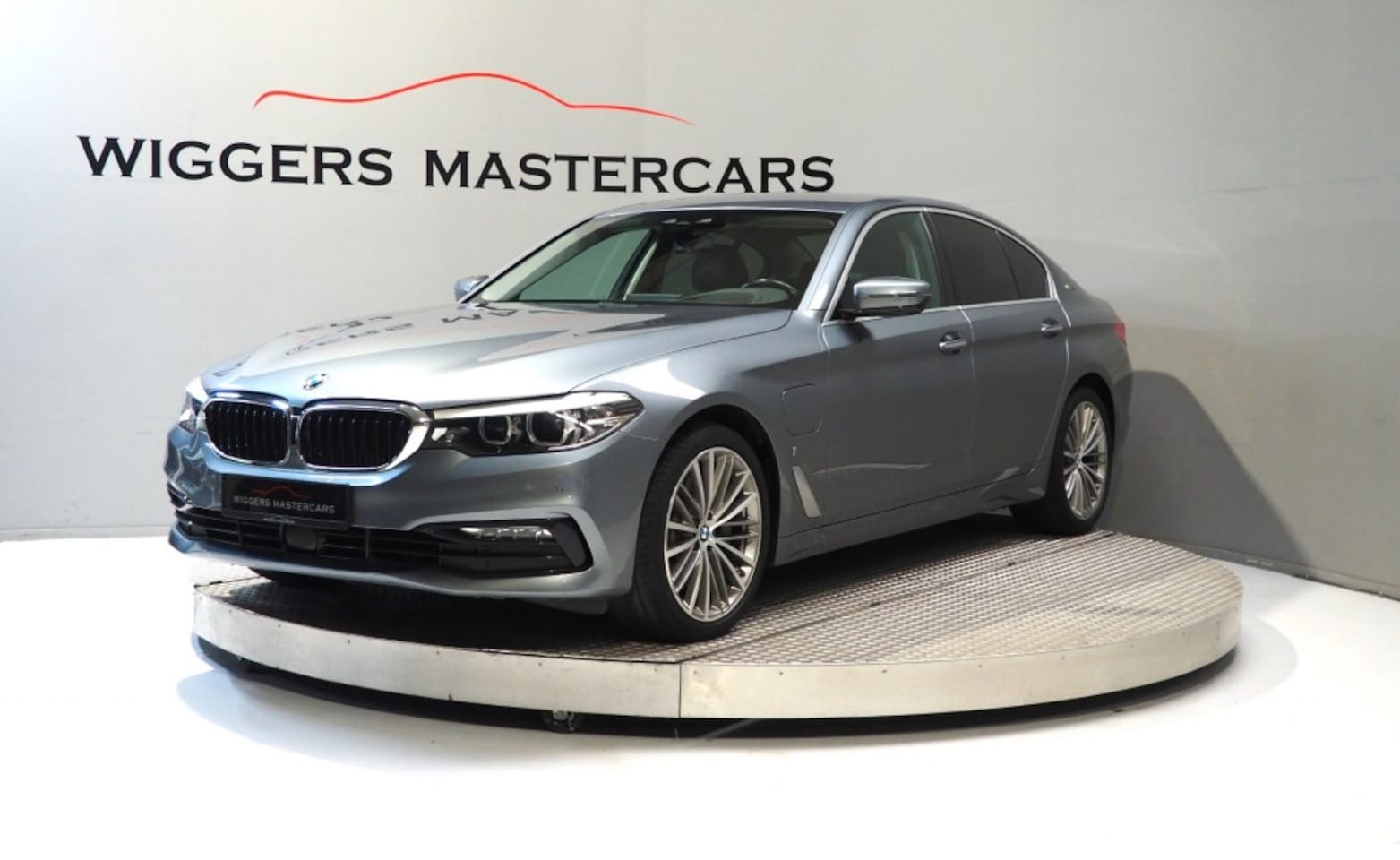 BMW 5-serie - 530E 252 PK Plug-in, Leder, Head-up, Harman Kardon,Camera - AutoWereld.nl