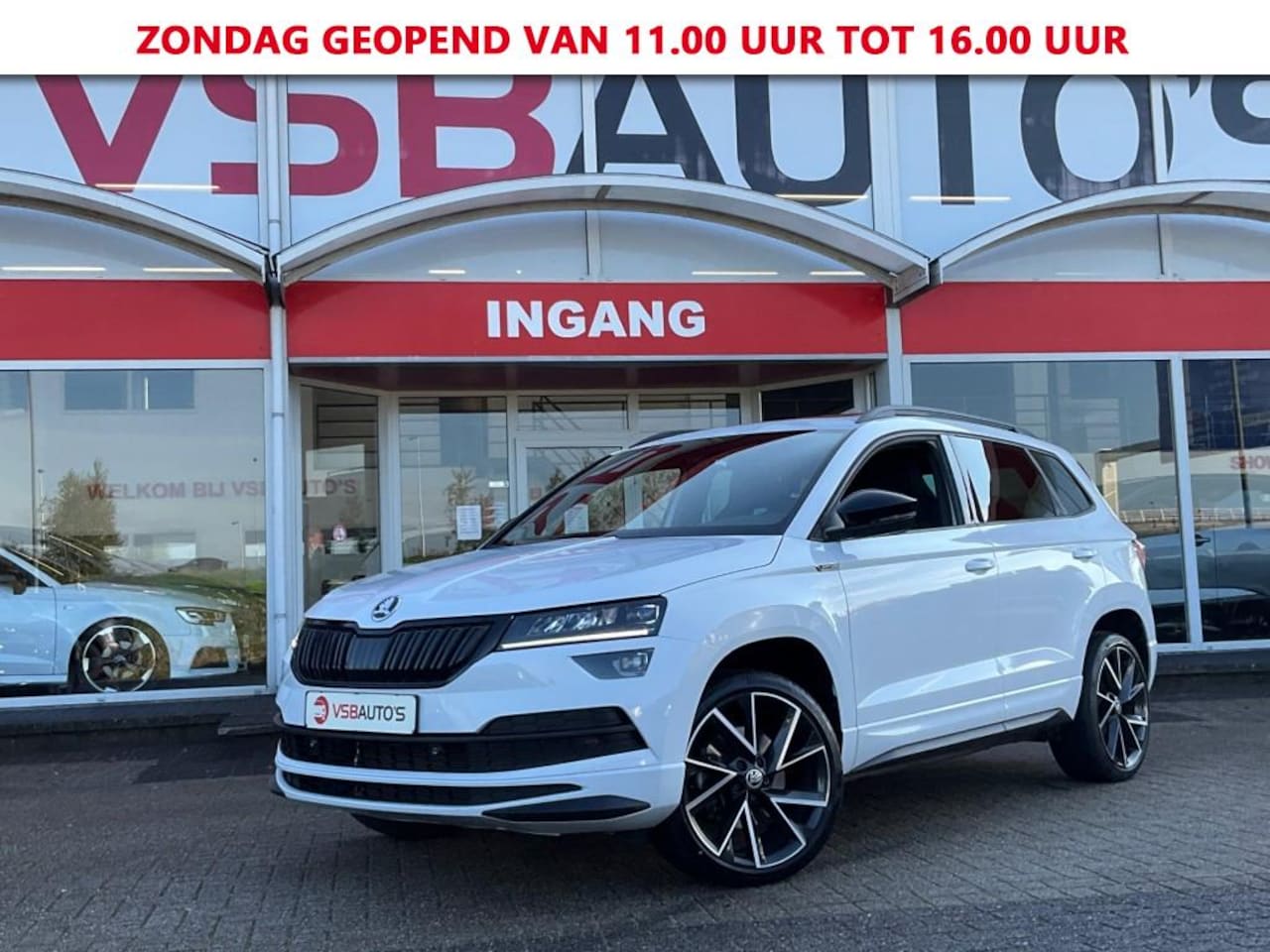 Skoda Karoq - 1.5 TSI ACT. 150PK AUT. SPORTLINE NAVI PANO-DAK TREKHAAK CAMERA - AutoWereld.nl