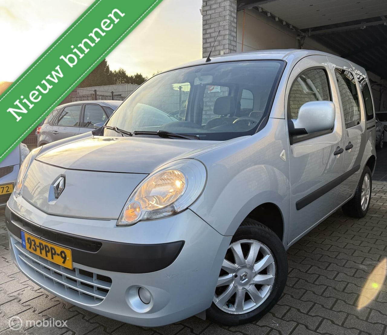 Renault Kangoo Family - 1.6-16V Privilège / 130.000KM! / N.A.P - AutoWereld.nl