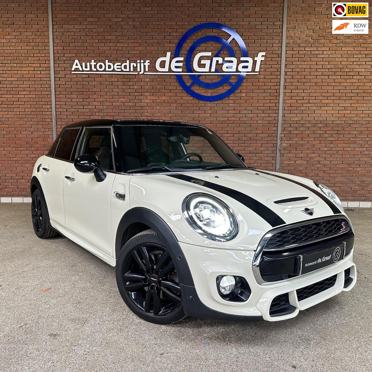 MINI Cooper S - 2.0 COOPER S AUTO *JWC* |CARPLAY/NAVI/PDC | - AutoWereld.nl