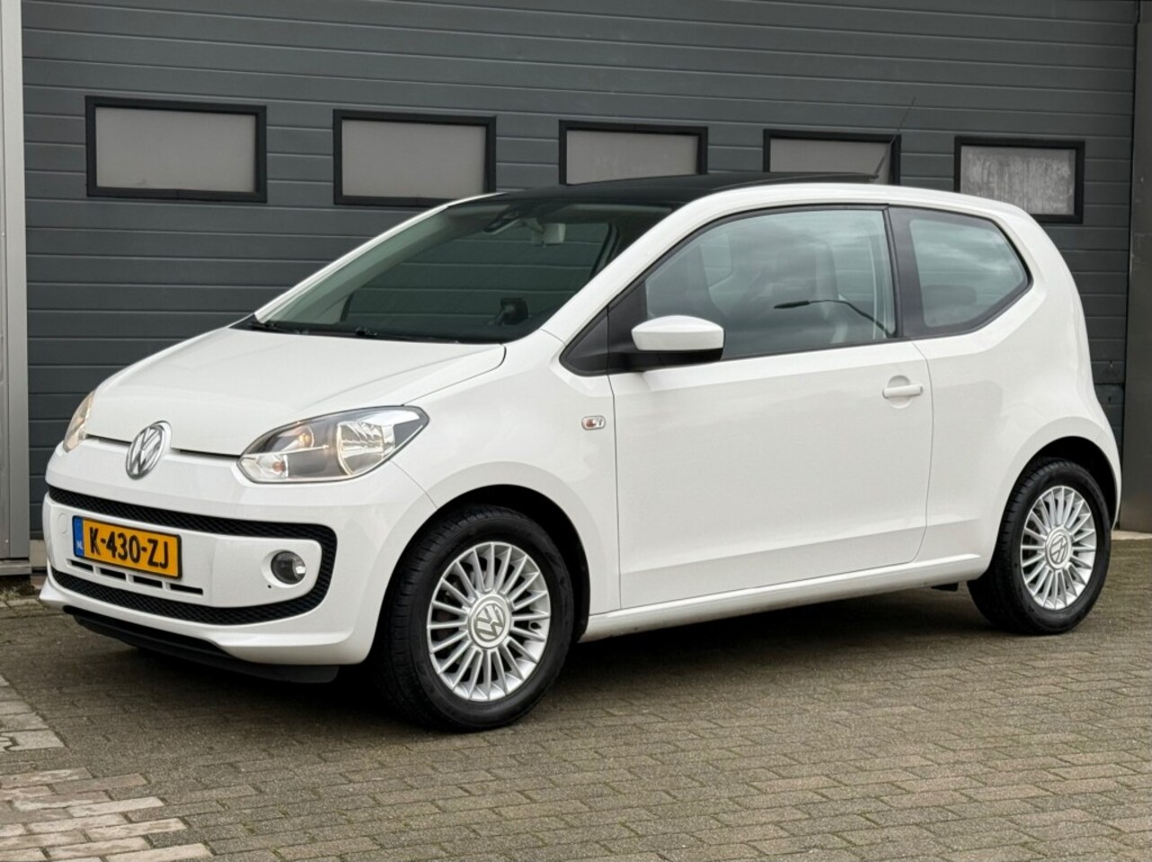 Volkswagen Up! - 1.0 High Up 75PK 3-drs Navi Pano Cruise Keurige auto! - AutoWereld.nl