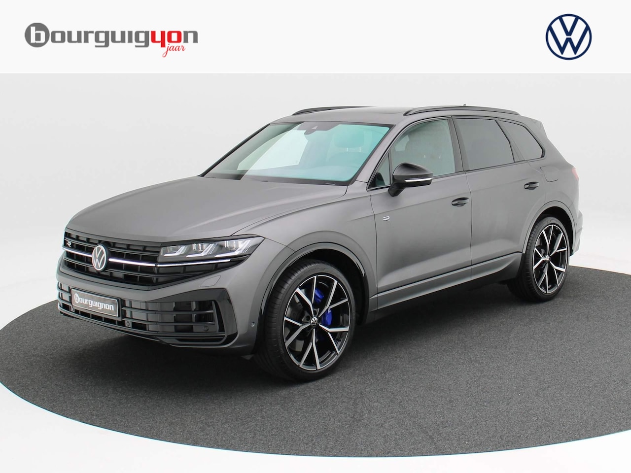 Volkswagen Touareg - R 3.0 TSI 340 kW / 462 pk SUV 8 vesn. Tiptonic | Luchtvering | 22"| Panoramadak | Trekhaak - AutoWereld.nl