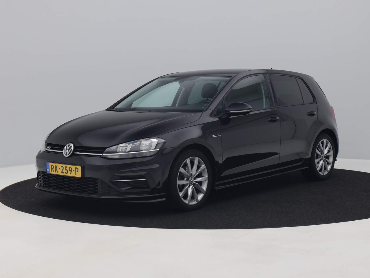 Volkswagen Golf - 1.0 TSI 6-Bak R-line | ADAPTIVE | STOELVERWARMING - AutoWereld.nl