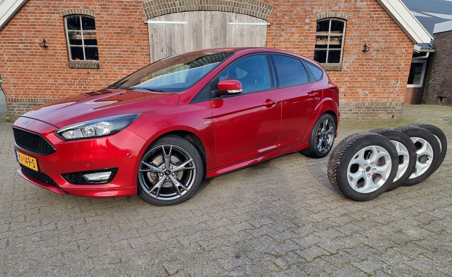 Ford Focus - 1.5 ST-Line Red Edition - AutoWereld.nl