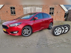 Ford Focus - 1.5 ST-Line Red Edition