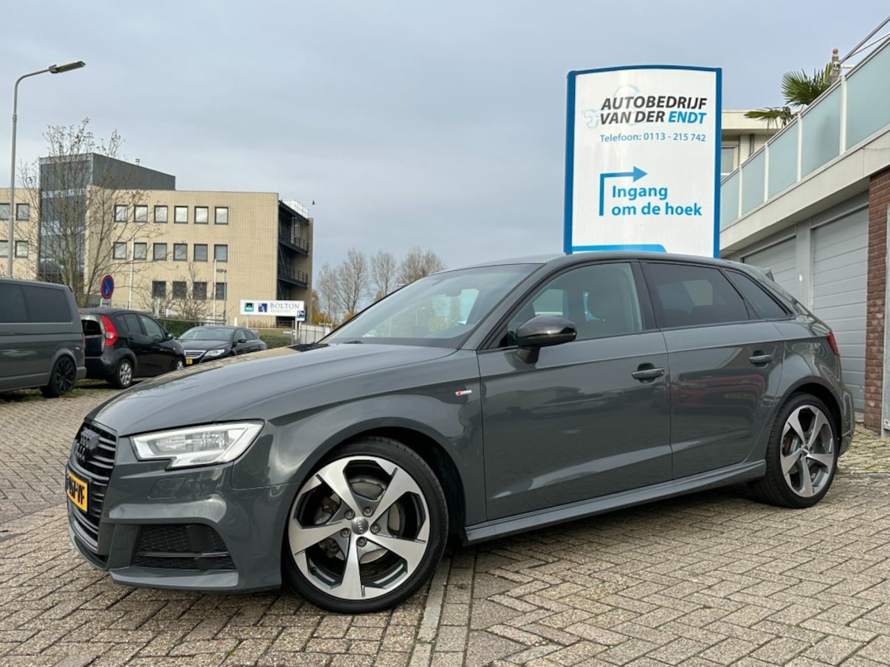 Audi A3 - 1.5 TFSI CoD Sport S-line Edition  18'' velgen  CarPlay  Xenon - AutoWereld.nl