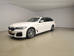 BMW 5-serie Touring - 520d | M-Sportpakket | Laserlicht | Leder | HUD | Schuifdak | Comfortzetels | Keyles go |