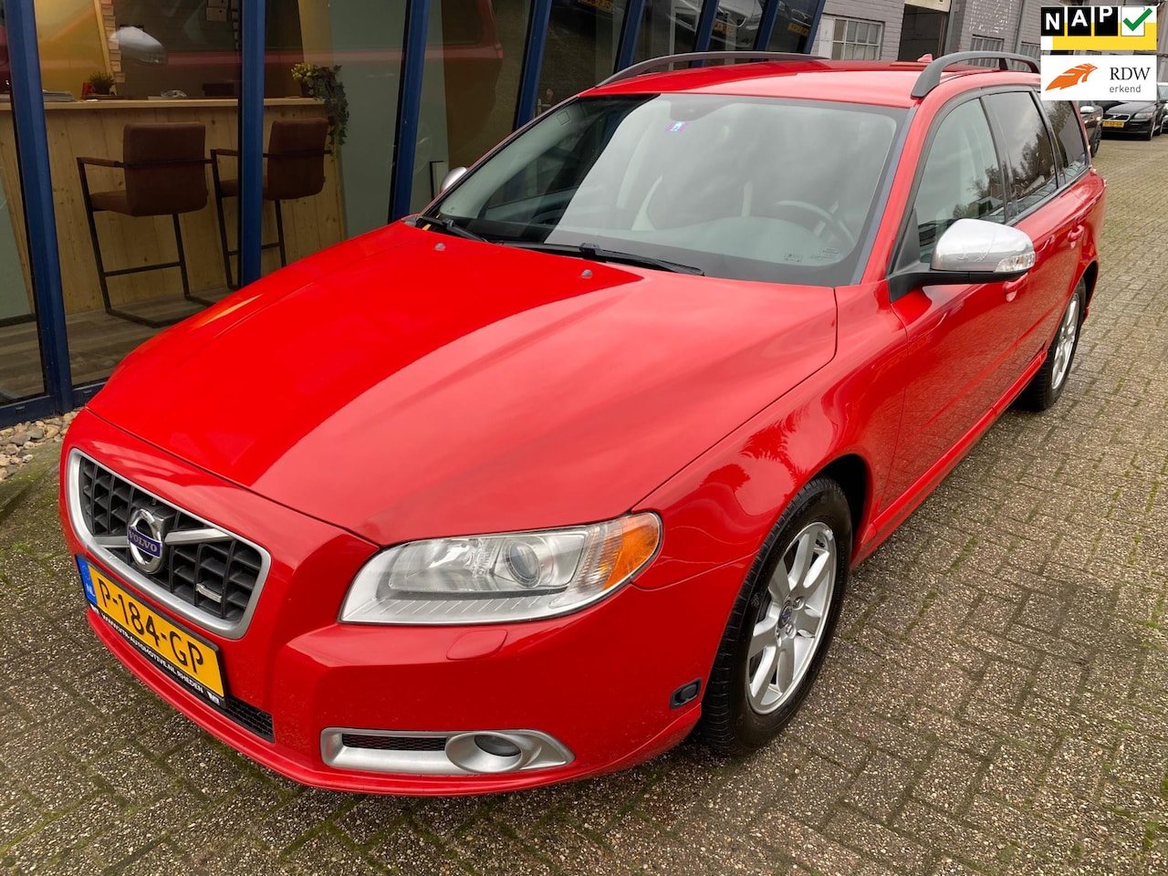 Volvo V70 - 2.5FT R-Design 230PK / LEER / XENON / PDC - AutoWereld.nl