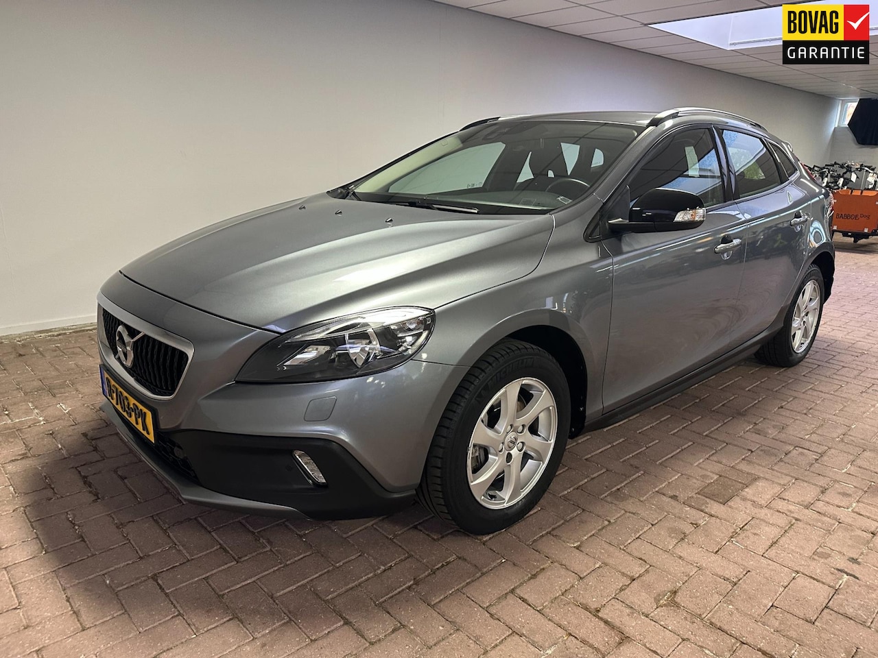 Volvo V40 Cross Country - 2.0 T3 Momentum 2.0 T3 Momentum - AutoWereld.nl