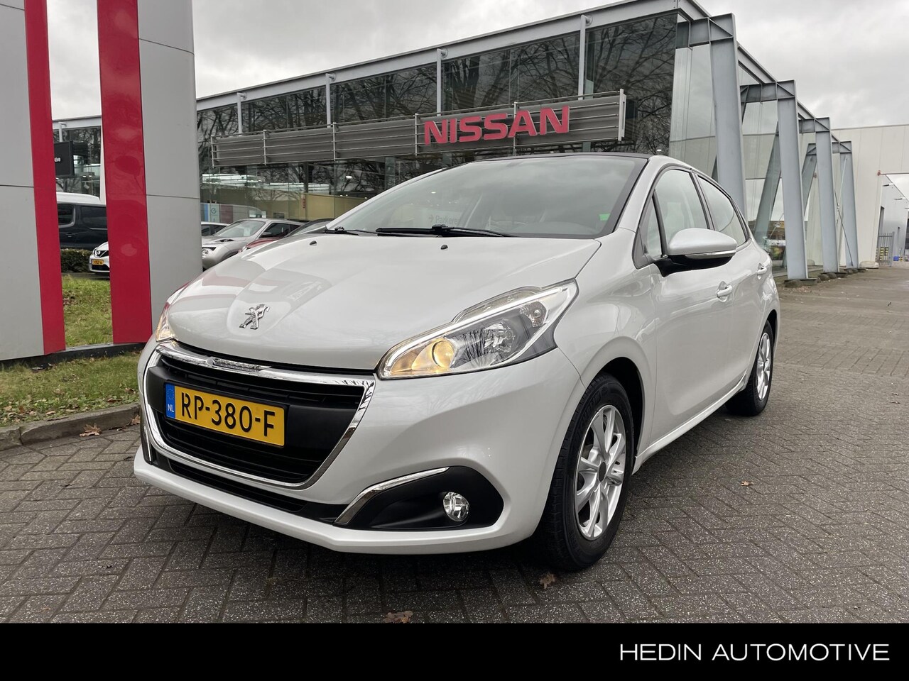 Peugeot 208 - 1.2 PureTech Blue Lion Nav, Airco, trekhaak - AutoWereld.nl