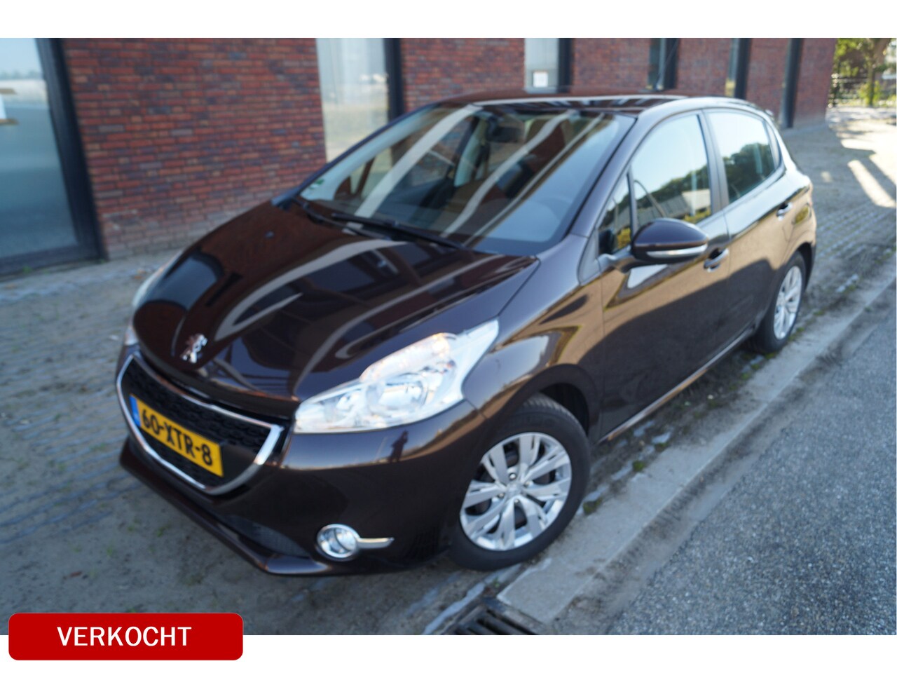 Peugeot 208 - 1.2 VTi Blue Lease | Airco | Trekhaak | Cruise | 5 drs - AutoWereld.nl