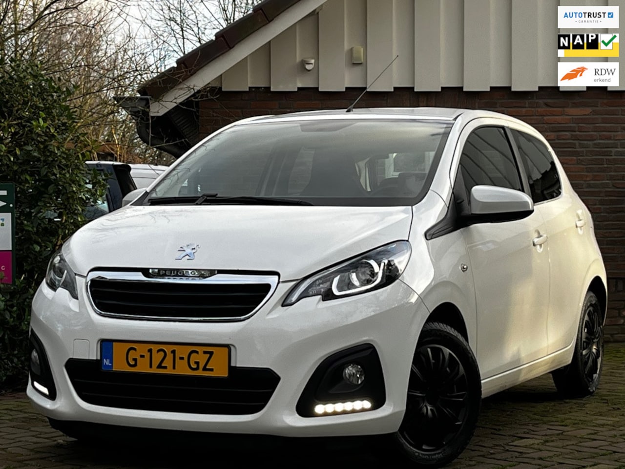 Peugeot 108 - 1.0 e-VTi Sport *Rijklaar* | BTW-Auto | NIEUW GROOT Carplay Scherm | Dealer OH | PDC | NAV - AutoWereld.nl