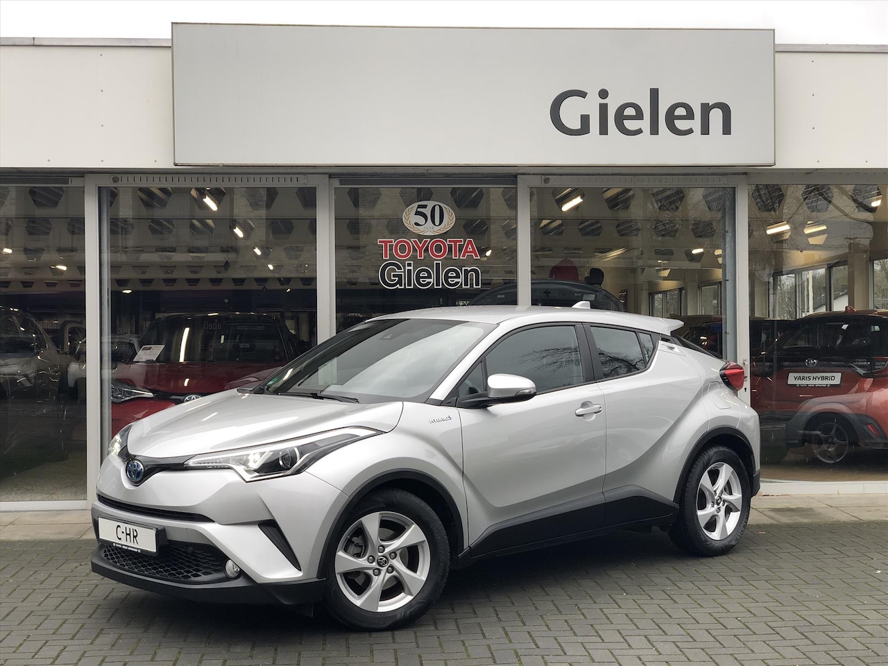 Toyota C-HR - 1.8 Hybrid Active | Trekhaak, Navigatie, Parkeercamera, Lichtmetalen velgen, Climate contr - AutoWereld.nl