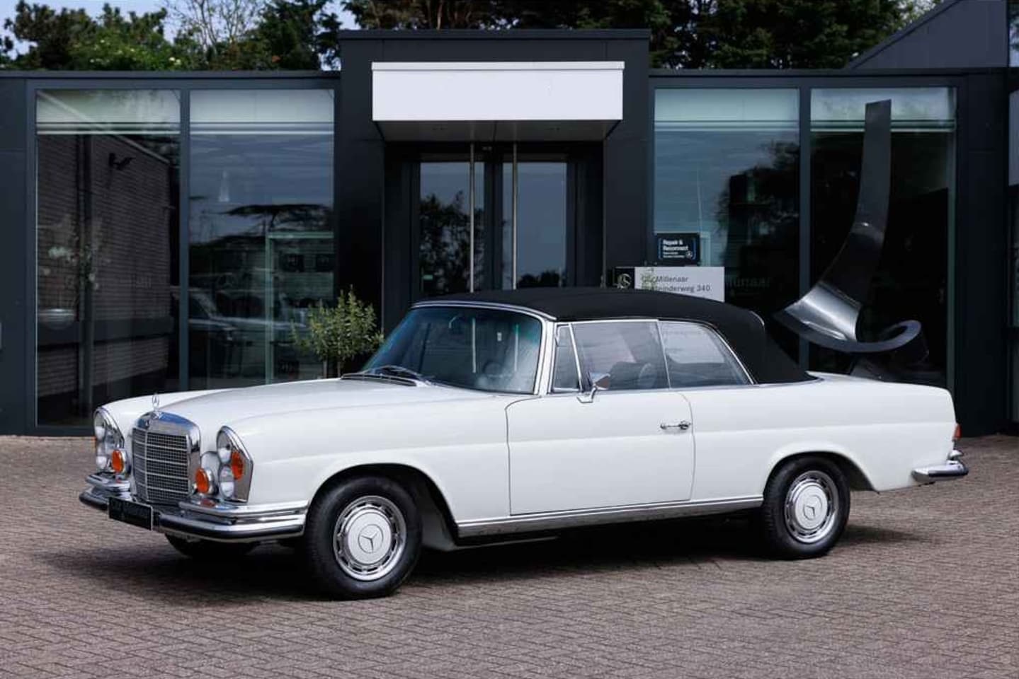 Mercedes-Benz 280 - W111 SE Cabriolet | Volledig gerestaureerd | Flachkühler | Compleet gerestaureerd (!) Coll - AutoWereld.nl