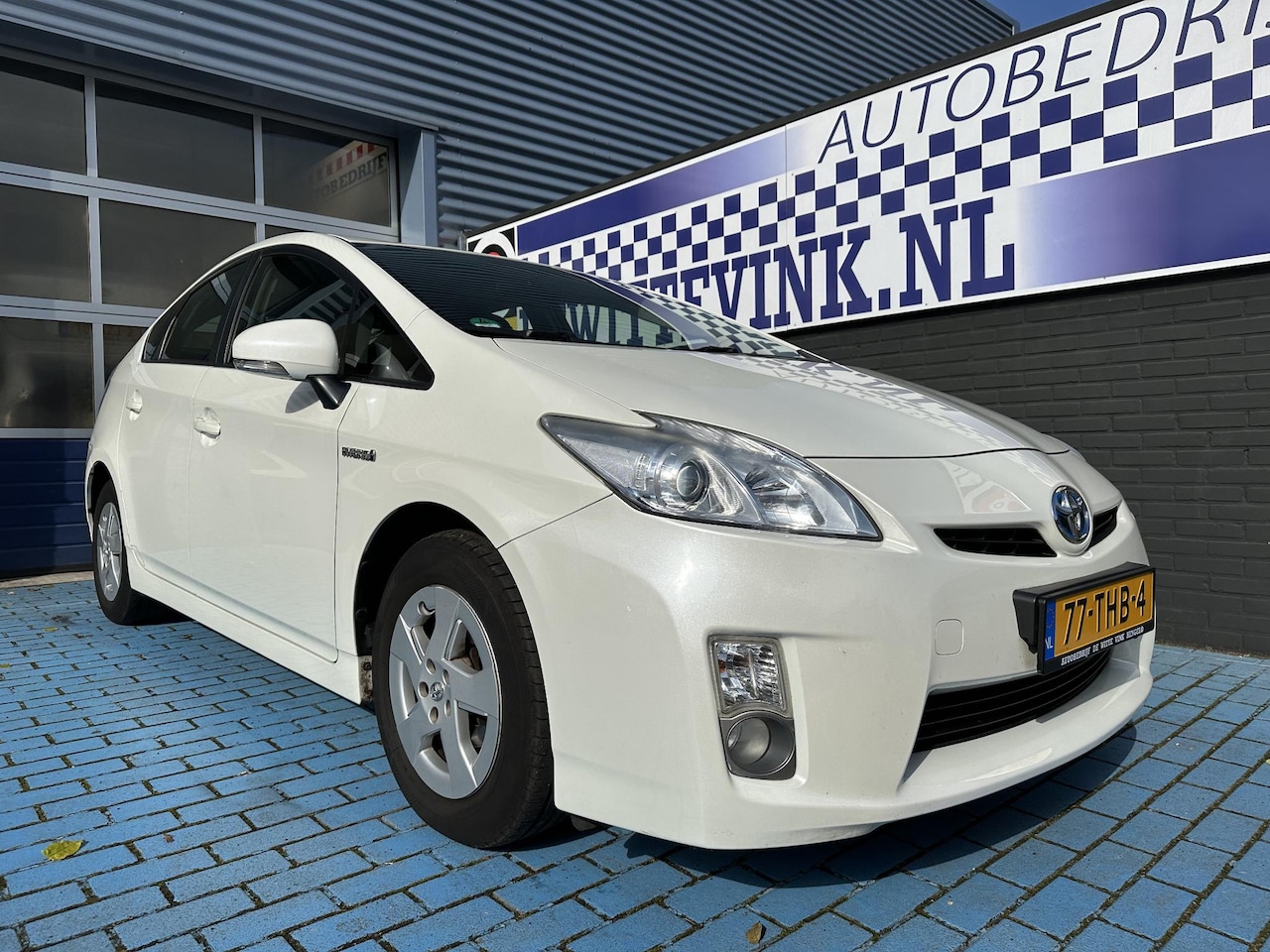 Toyota Prius - 1.8 Comfort HYBRIDE NAVI CRUISE NIEUWE APK - AutoWereld.nl