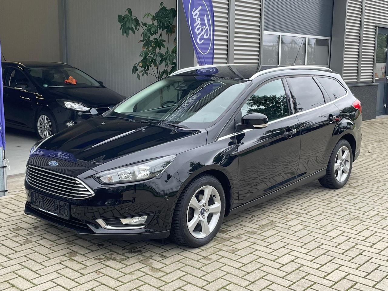 Ford Focus Wagon - 1.0 Titanium nieuwe distributie! - AutoWereld.nl