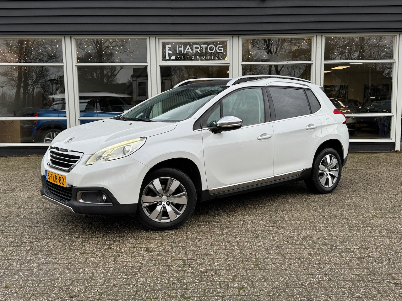 Peugeot 2008 - 1.2 VTi Blue Lease Executive | Autm | Navi | Clima | Cruise | Trekhaak| - AutoWereld.nl