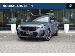 BMW X1 - sDrive18i High Executive M Sport Automaat / Panoramadak / Trekhaak / Sportstoelen / Parkin