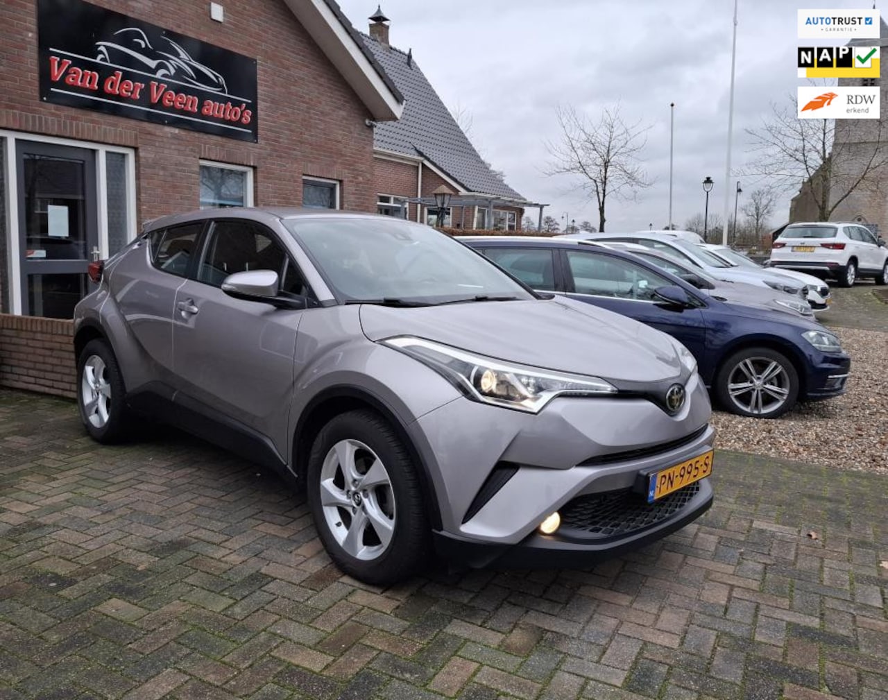 Toyota C-HR - 1.2 Dynamic 1.2 Dynamic, nwe APK, goed onderhouden. Camera, navi, bluetooth, trekhaak! Sportieve uitvo - AutoWereld.nl