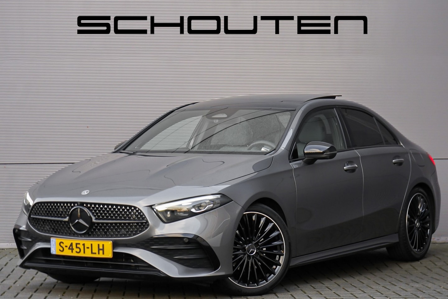 Mercedes-Benz A-klasse - 180 AMG Pano Night Burmester Memory Seats 1e Eig BTW - AutoWereld.nl