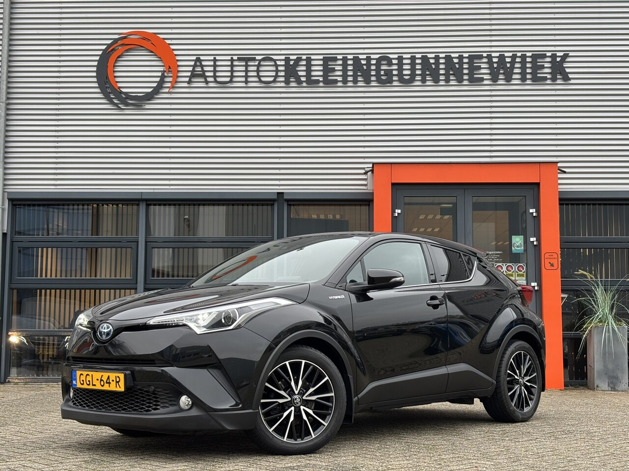 Toyota C-HR - 1.8 Hybrid Executive / Airco / Navi / Achterruitrijcamera / Stoelverwarming / - AutoWereld.nl