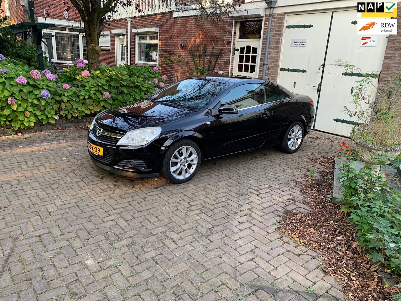 Opel Astra TwinTop - 1.9 CDTi cabrio Cosmo APK okt 2025 150pk - AutoWereld.nl