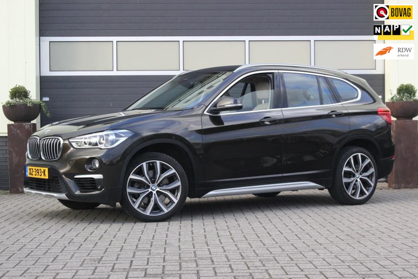 BMW X1 - SDrive20i Orange Edition III | Trekhaak | DAB | - AutoWereld.nl