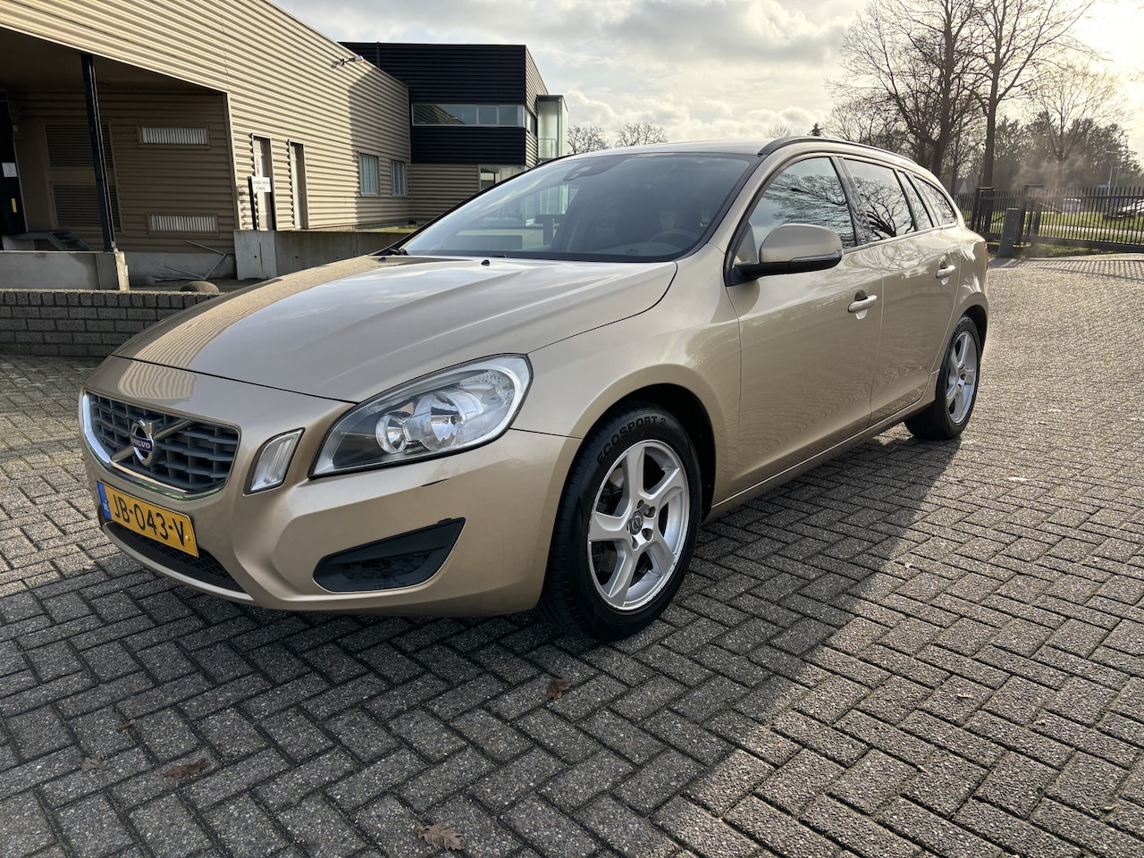 Volvo V60 - 1.6 DRIVe Ocean Race [ Fm navi,ecc,cruise,lmv,trekhaak ] - AutoWereld.nl