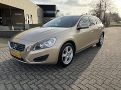 Volvo V60 - 1.6 DRIVe Ocean Race [ Fm navi, ecc, cruise, lmv, trekhaak ]