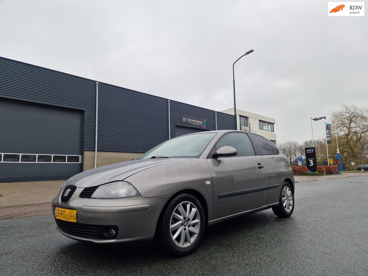 Seat Ibiza - 1.4-16V Signo AUTOMAAT NAVI 2 X SLEUTELS - AutoWereld.nl