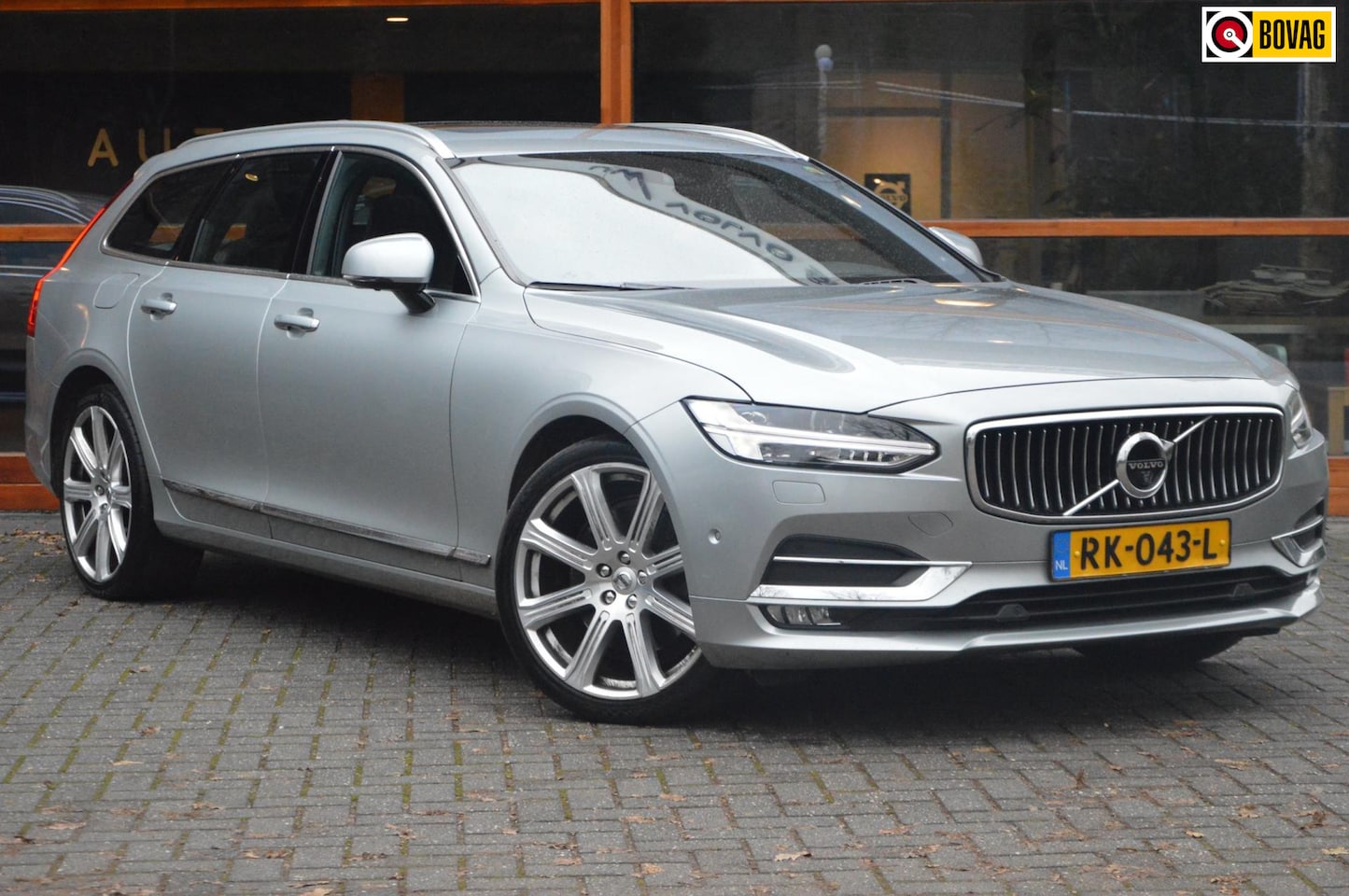 Volvo V90 - T4 Automaat Inscription| Luchtvering | Bowers en Wilkins | 360 camera | Trekhaak 1.800kg - AutoWereld.nl