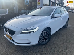 Volvo V40 - 1.5 T2 Nordic+ AUTOMAAT *navigatie + trekhaak