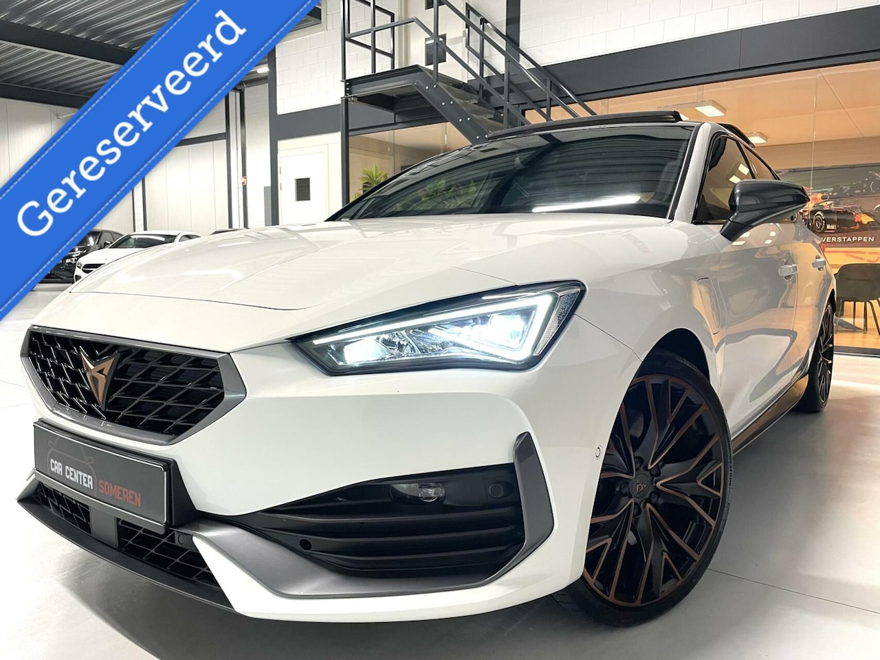 CUPRA Leon - 1.4 e-Hybrid VZ 245 PK/ Camera/ Pano.Dak/ 19''LMV/ CarPlay - AutoWereld.nl