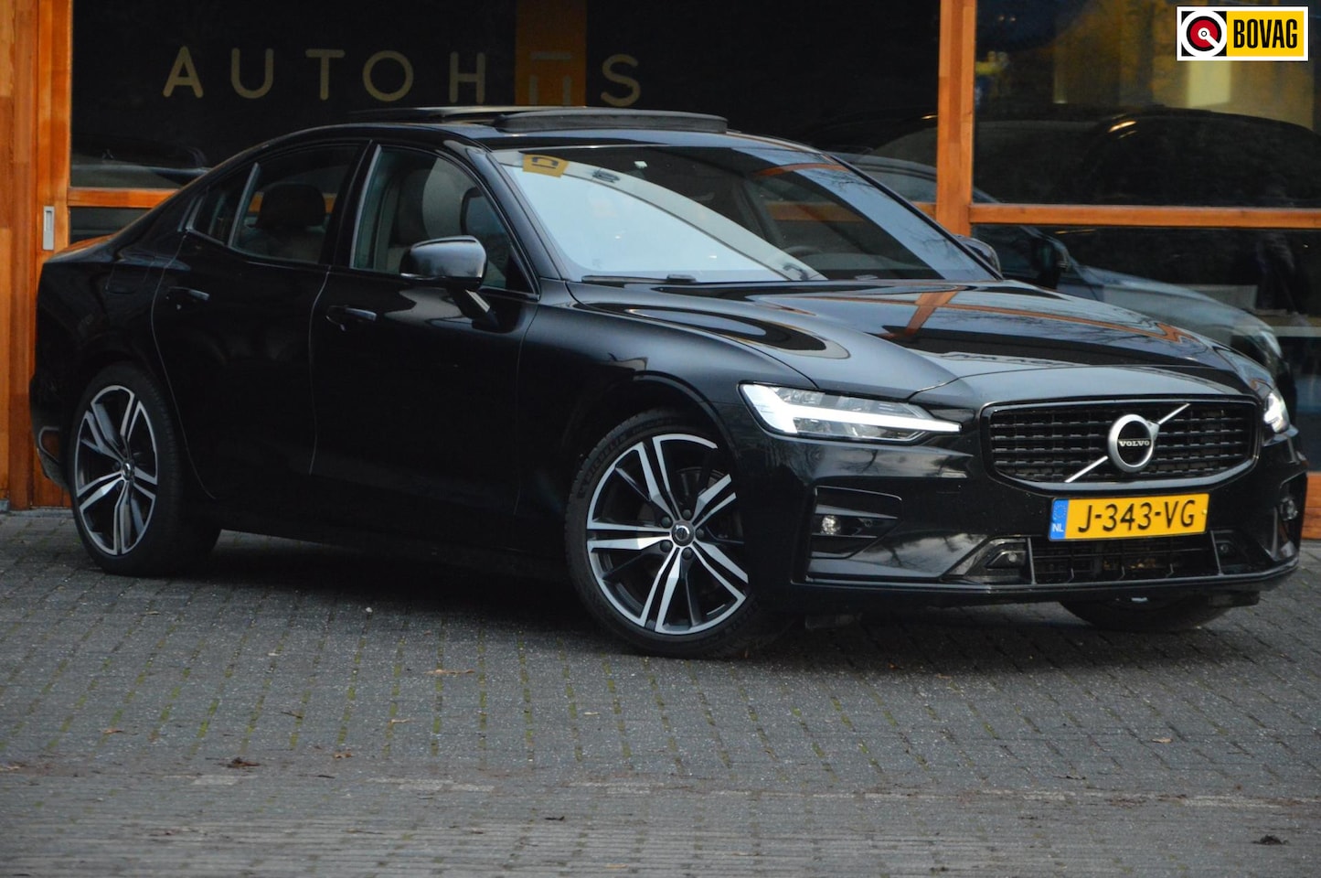 Volvo S60 - B3 R-Design | Pilot-assist | BTW | Panorama/Schuifkantel Dak | Stuur-Stoelverwarming | Har - AutoWereld.nl