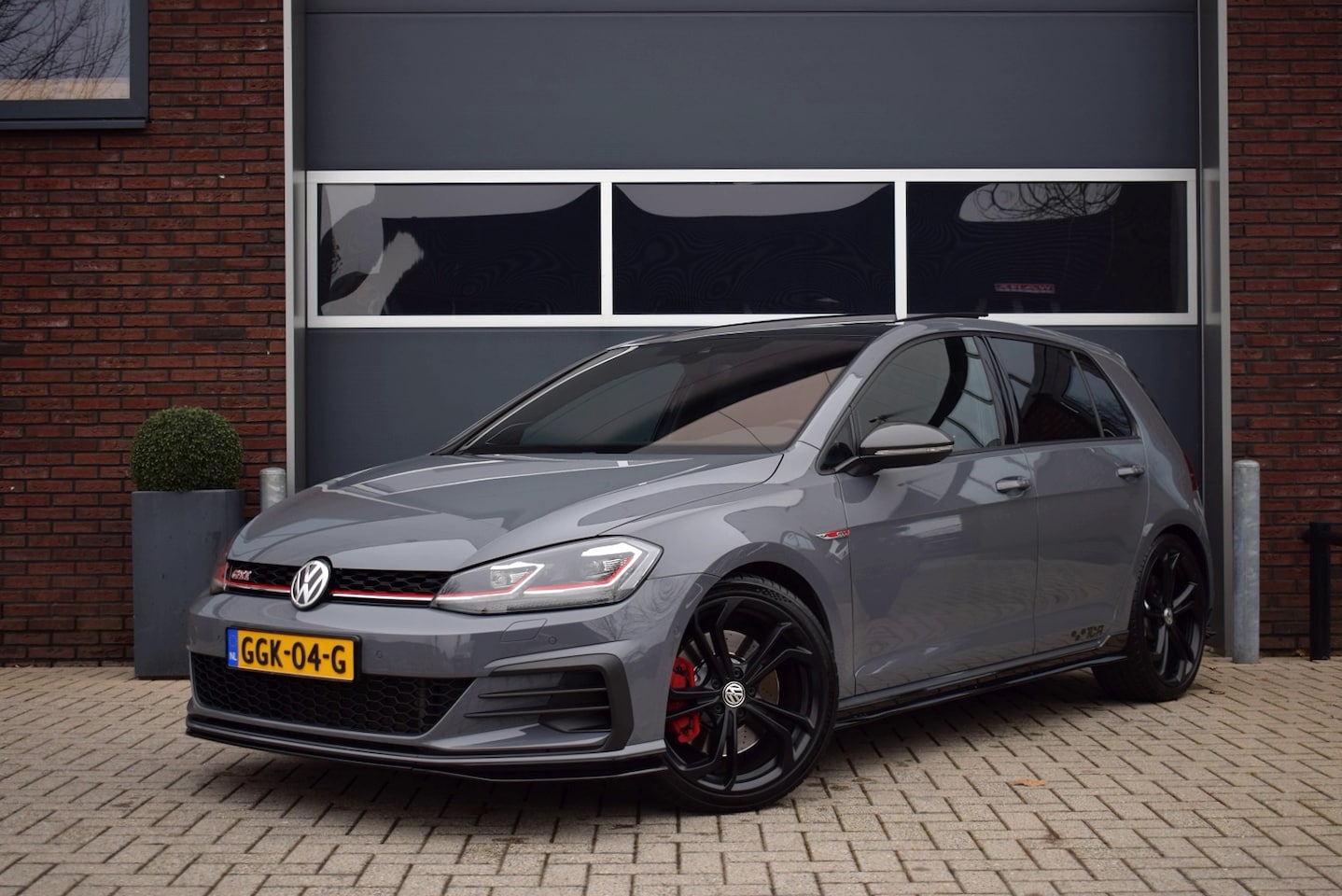 Volkswagen Golf - GTI TCR 2.0 TSI 290pk DSG | Pano | ACC | Camera | Dynaudio - AutoWereld.nl