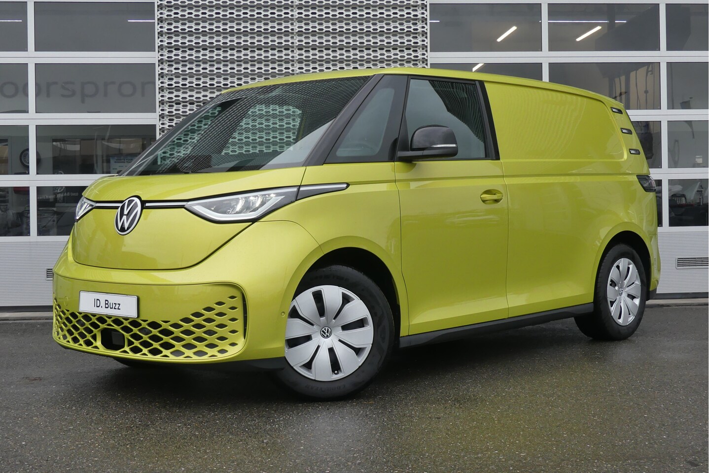 Volkswagen ID. Buzz Cargo - | Electrische achterklep | Trekhaak | Adaptive Cruise | Camera | Stoelverwarming - AutoWereld.nl