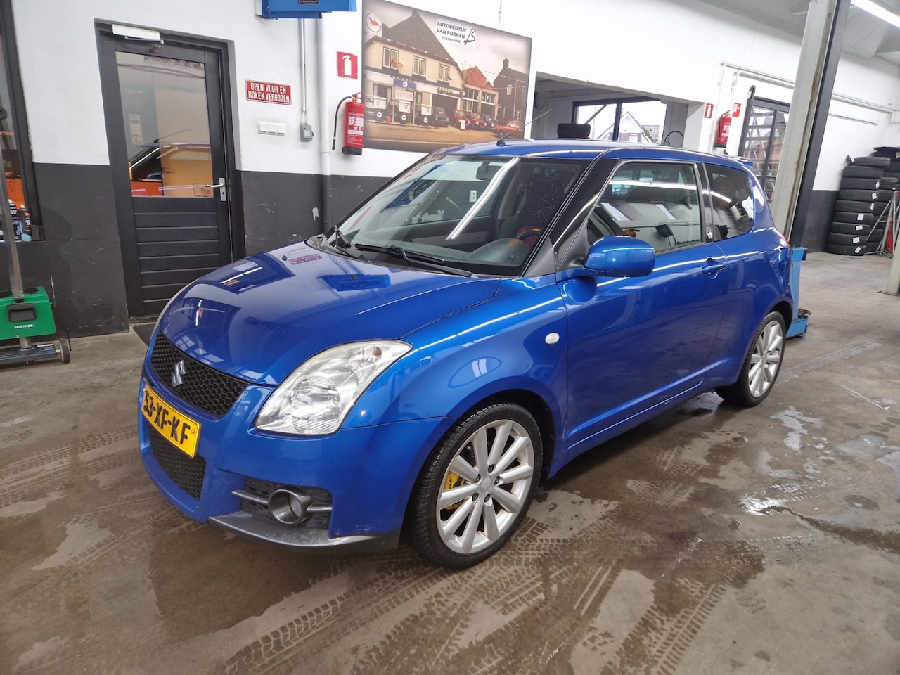 Suzuki Swift - 1.6 Sport 1.6 Sport, Navigatie,L.M.Velgen,Climate control,Extra getint glas,Sportinterieur - AutoWereld.nl