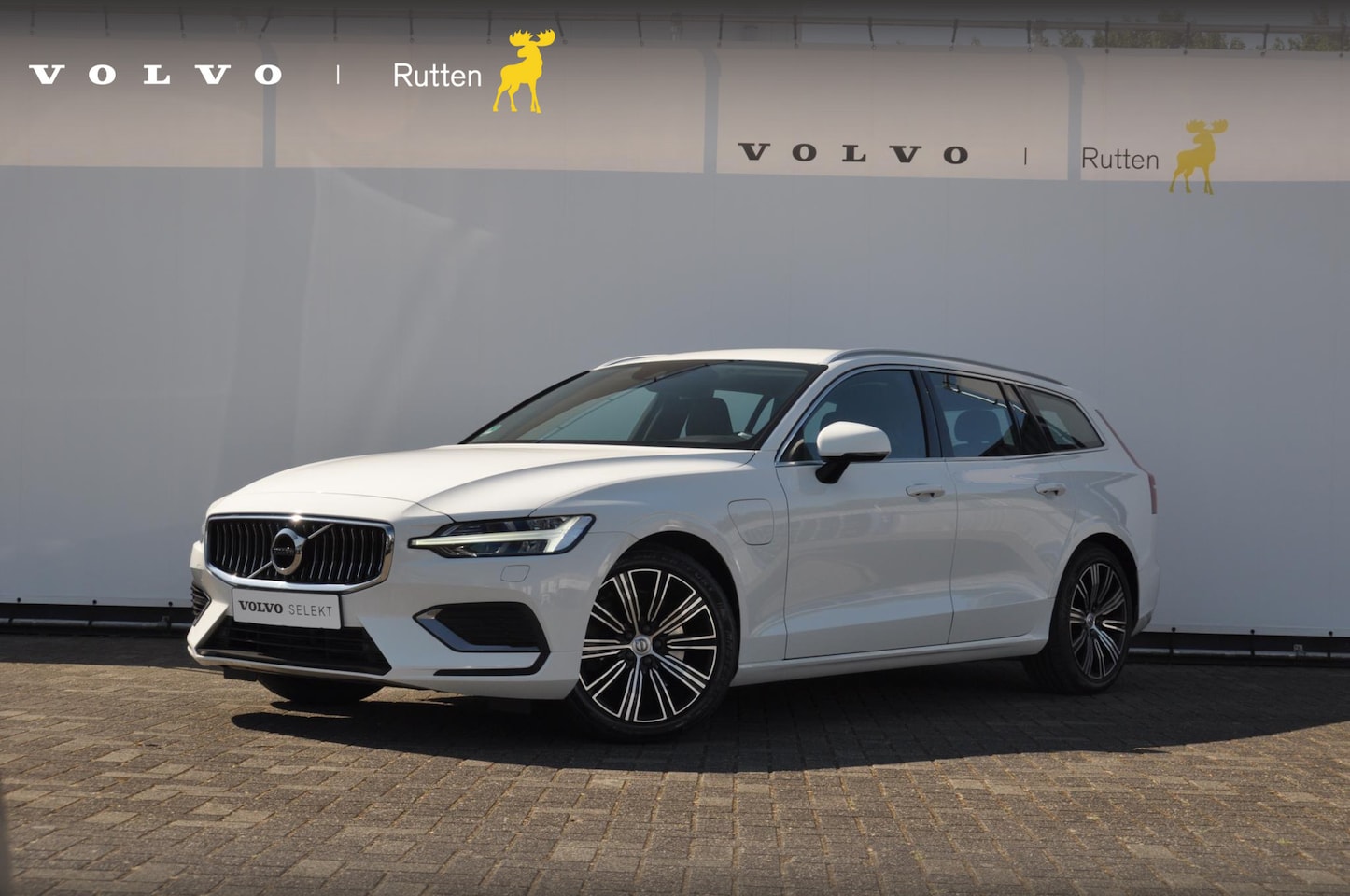 Volvo V60 - T6 340PK Automaat Recharge AWD Inscription / Adaptieve cruise/ BLIS/ Adaptieve koplampen/ - AutoWereld.nl